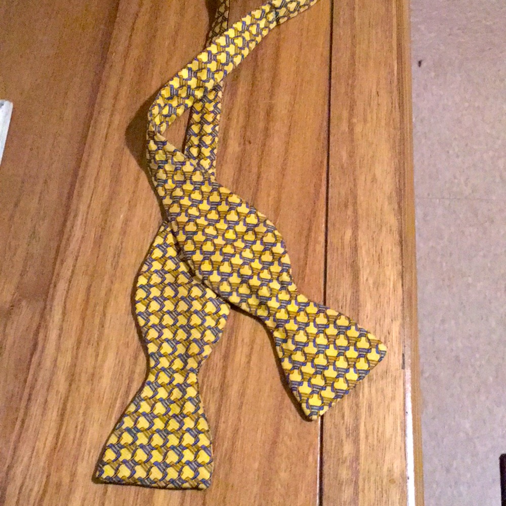 Bow tie